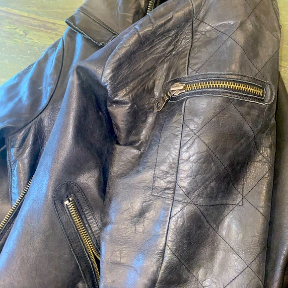 Black leather jacket by Jordan. - Picture 7 of 7